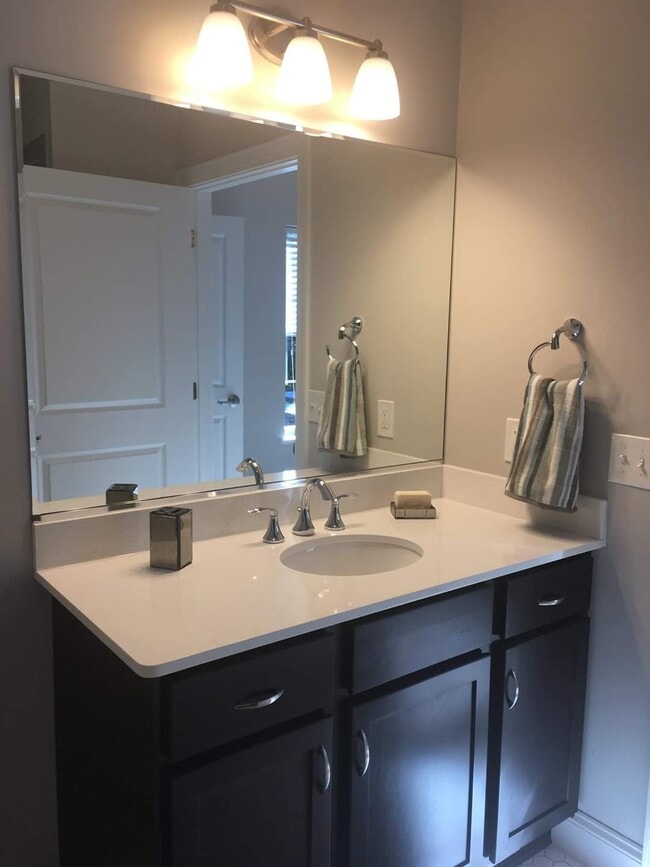 Ayer Woods Apartments Williamsville, New York 0 unit available