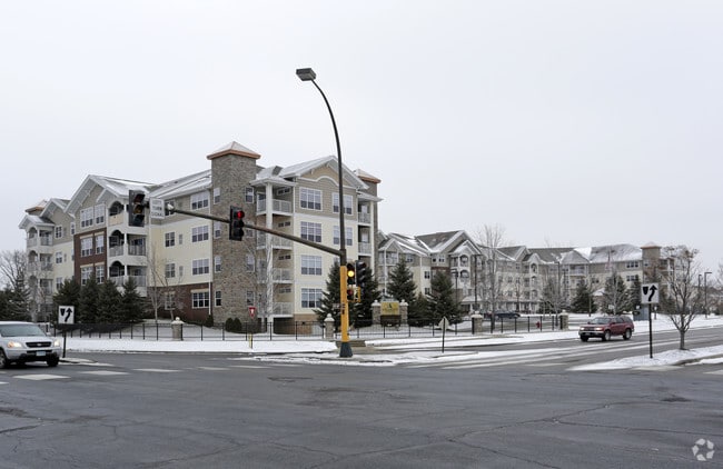 Building Photo - Applewood Pointe of Bloomington Rental