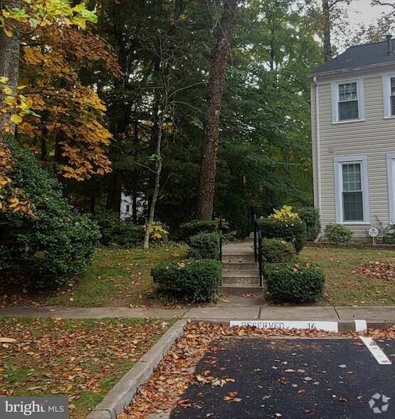 Building Photo - 9446 Cloverdale Ct Rental
