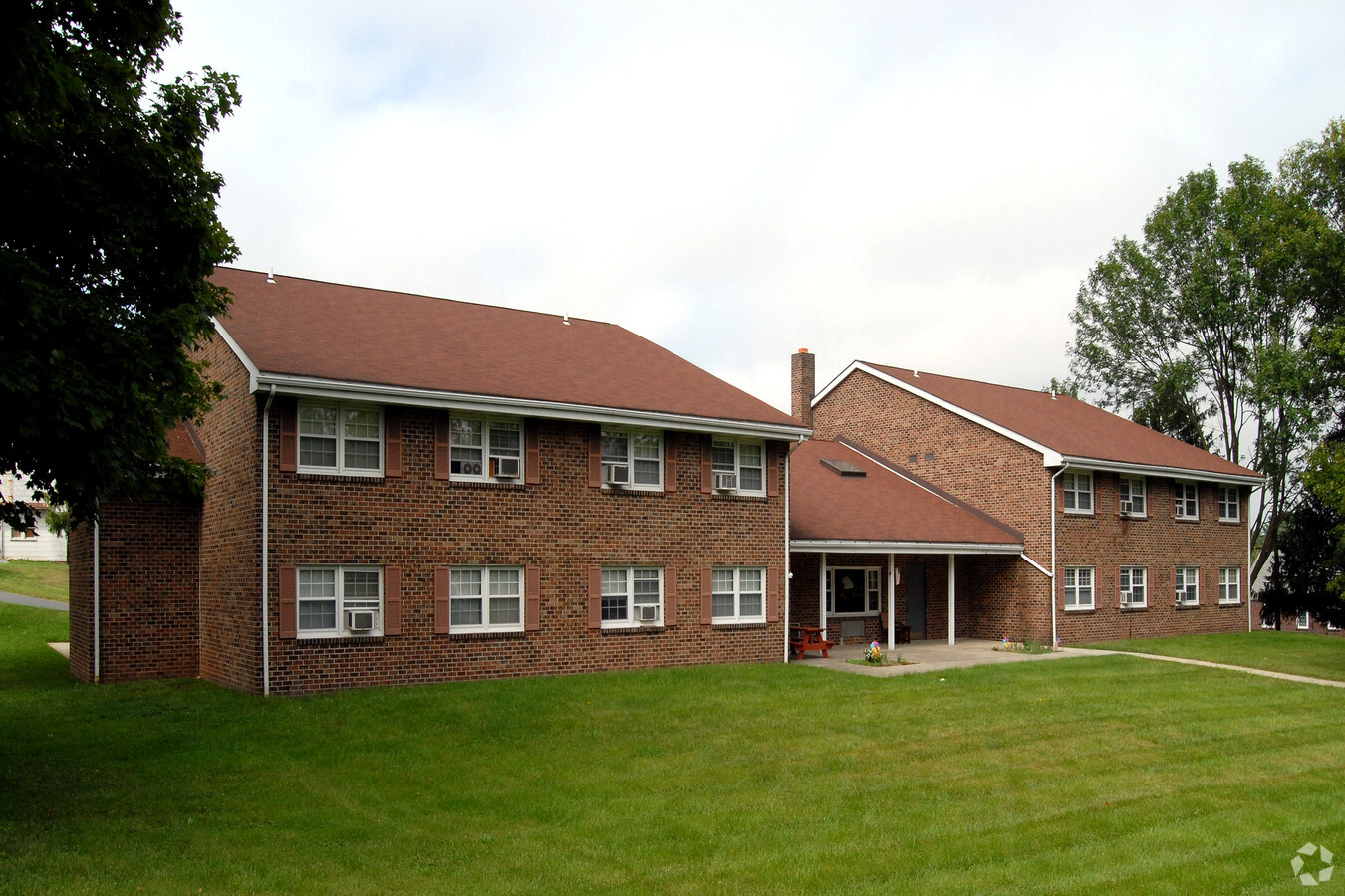 Photo - Chestnut Court Apartments