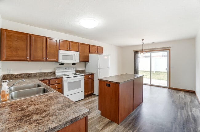Building Photo - Cardinal Creek Crossing Apartments