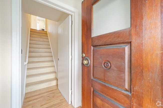 Building Photo - 114 E Edsall Ave Rental