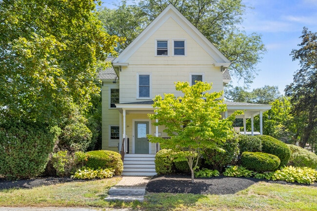 Building Photo - 39 Bennett St