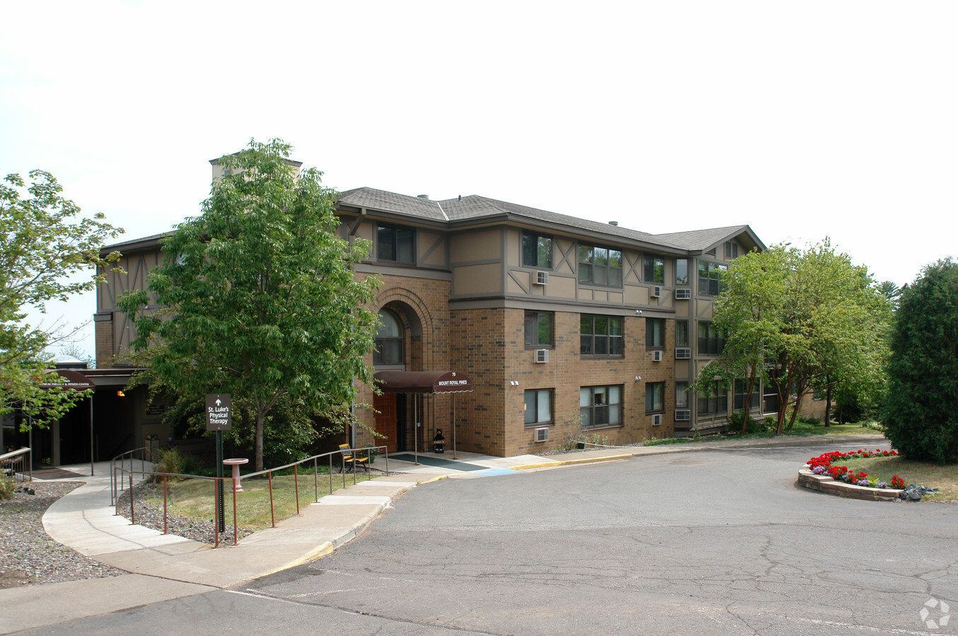 Mount Royal Pines Apartments - Mount Royal Pines Apartments