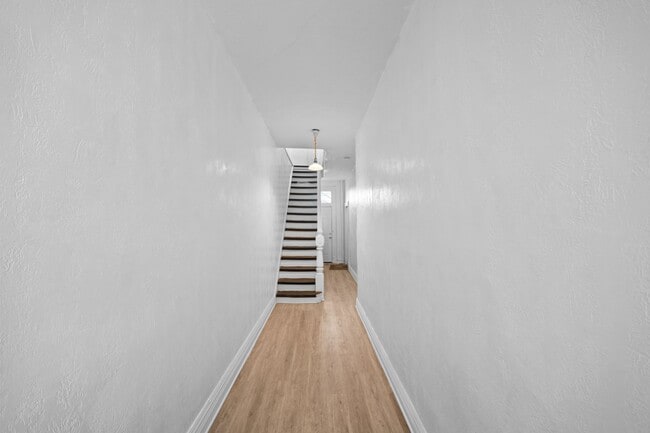 Building Photo - 3053 Brereton St