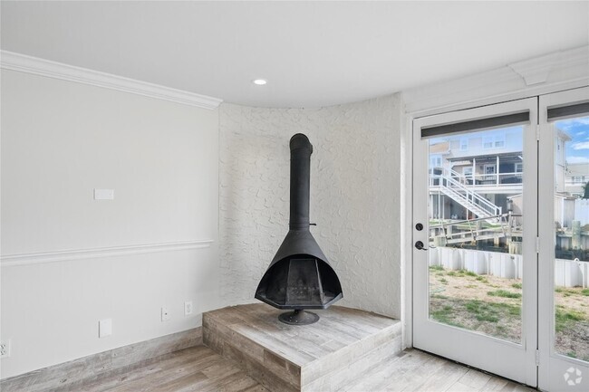 Building Photo - 468 Nassau Ave Rental