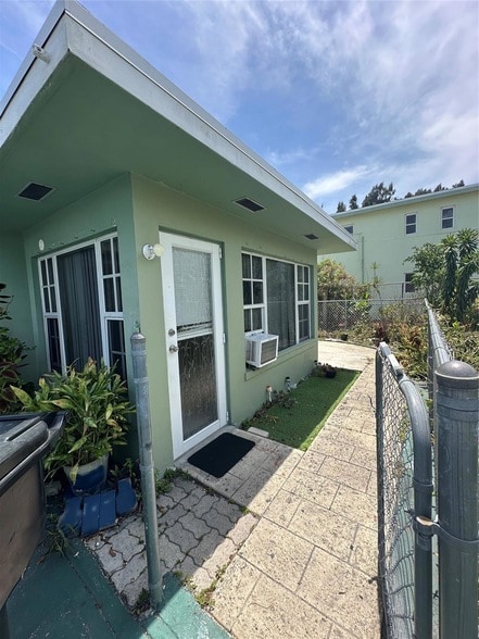 Photo - 1126 N H St Rental