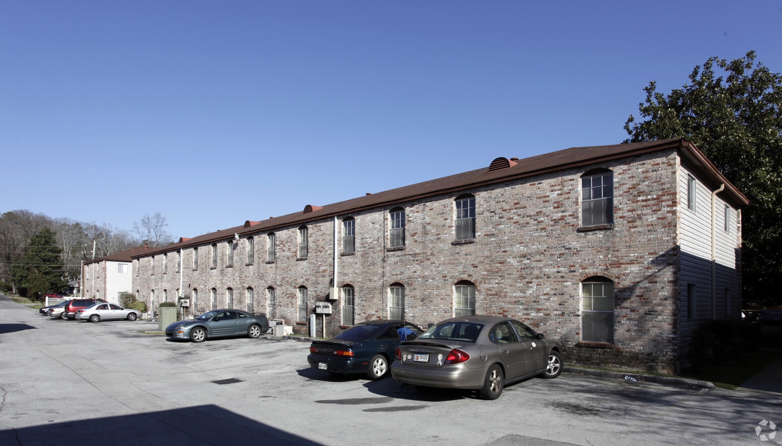 Chateau Royale West - Chateau Royale West Apartments