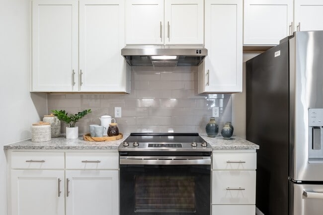 Modern Touch - The Alloro at University Groves Rental