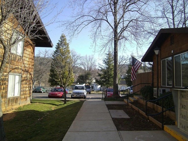 Building Photo - Tuolumne Apartments