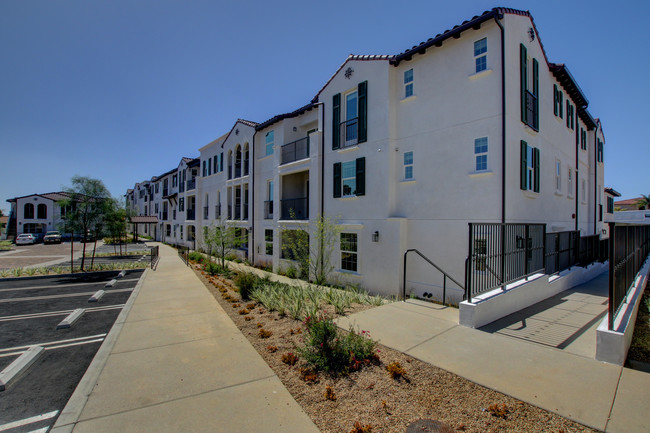 La Jolla Del Rey Apartments