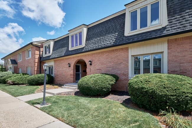 Building Photo - 8511 Canterbury Square W Rental