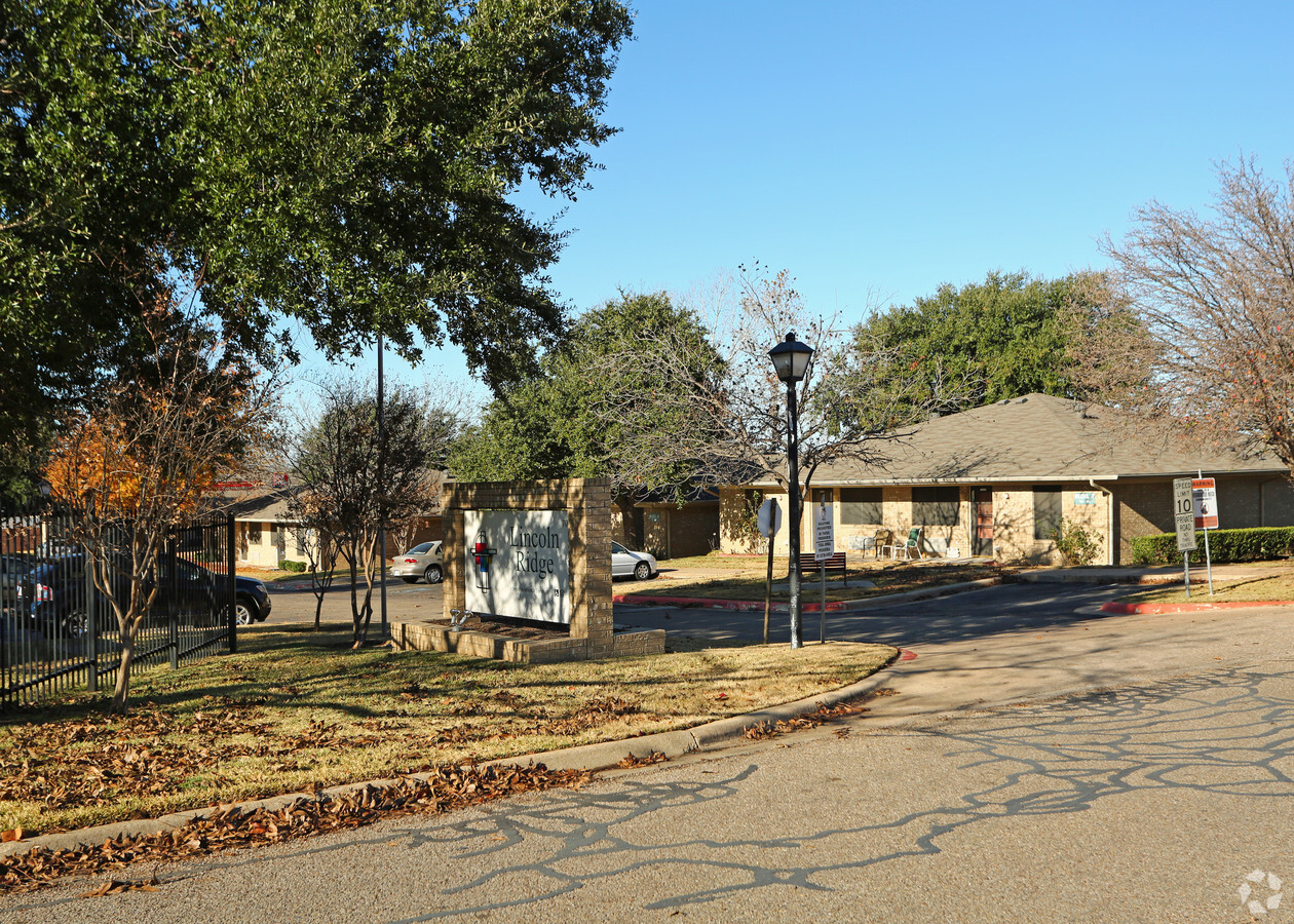 Photo - Lincoln Ridge Apartments