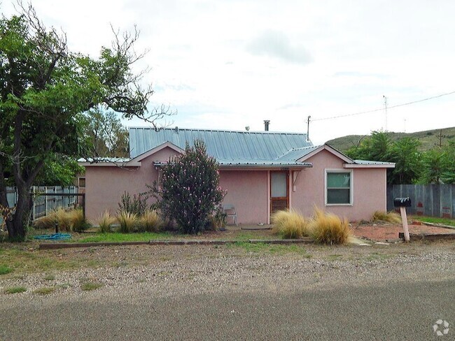 Building Photo - 304 S 12th St Rental