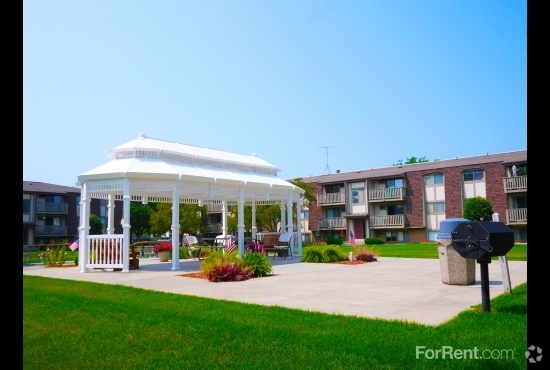 Building Photo - Barlcay Senior Village Rental