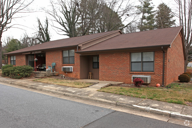 Primary Photo - Southmont Apartments