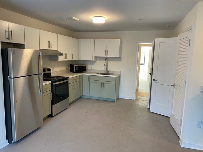 Building Photo - 400 East Rental