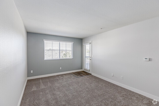 1BR, 1BA - 600SF - Royal Oaks 55+ Senior Apartment Community