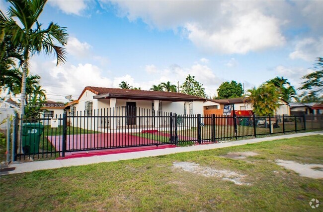 Building Photo - 7591 SW 28th Street Rd Rental