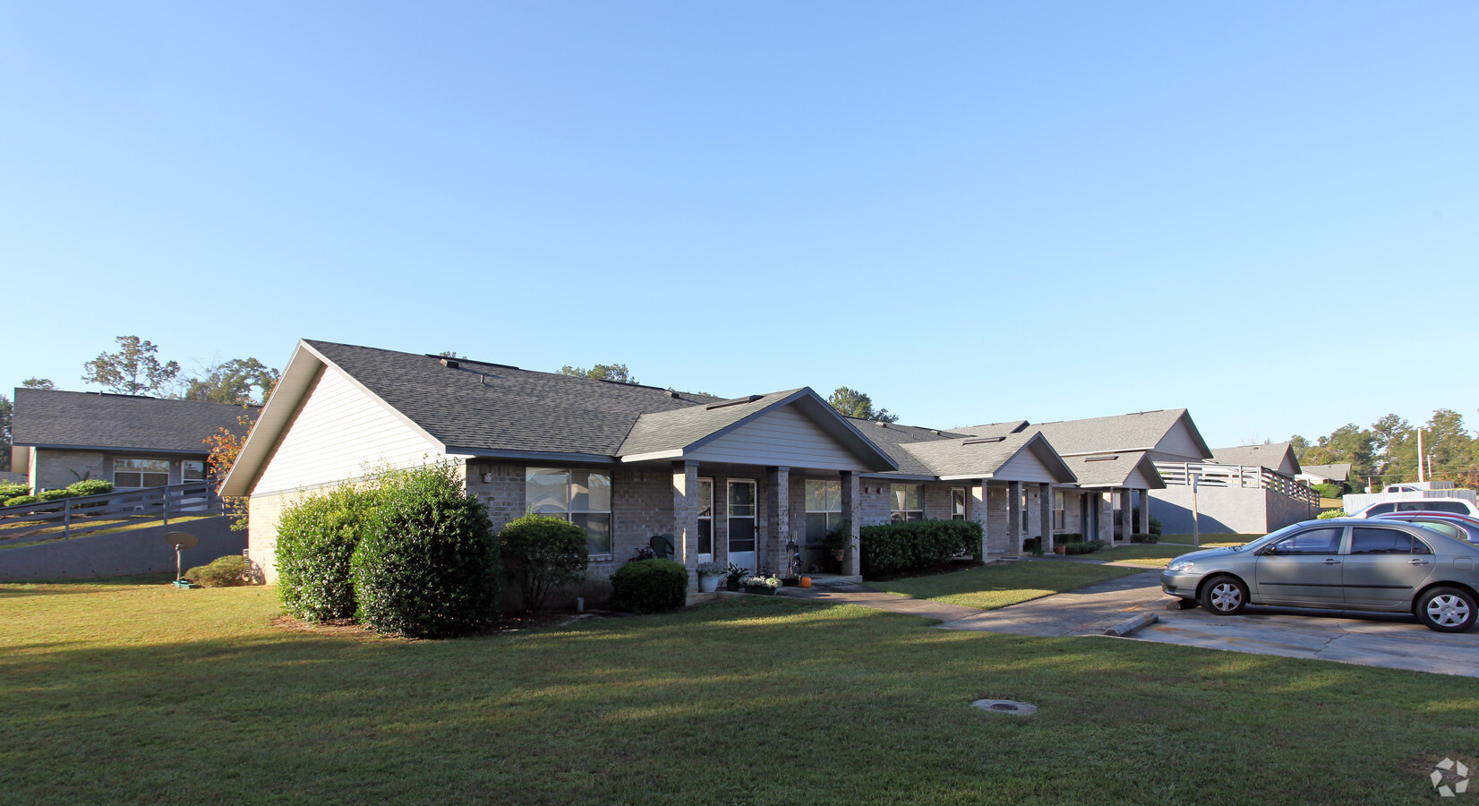 Photo - Oakwood Village Apartments