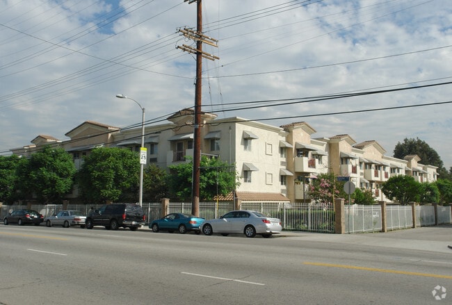 Building Photo - Telacu Pointe