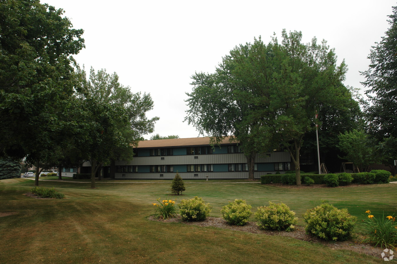 Nicolet Terrace - Nicolet Terrace Apartments