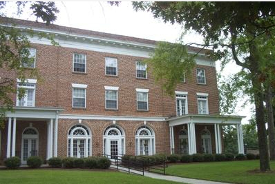 Photo - Colonial Lodge Apartments