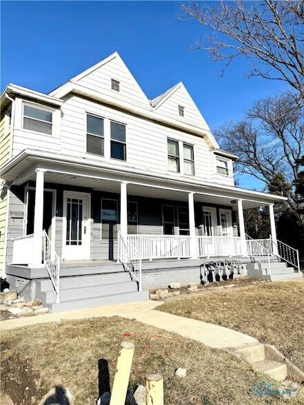 Building Photo - 1833 Lawrence Ave Rental