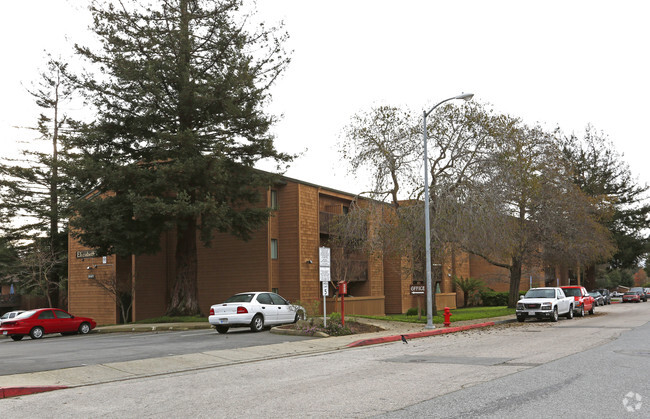 Primary Photo - Elizabeth Oaks Rental