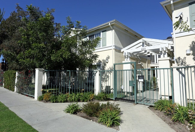 Building Photo - Palm Village Rental