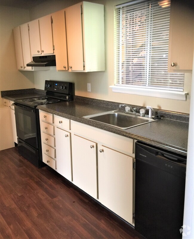 Building Photo - Chateau Royale West Rental