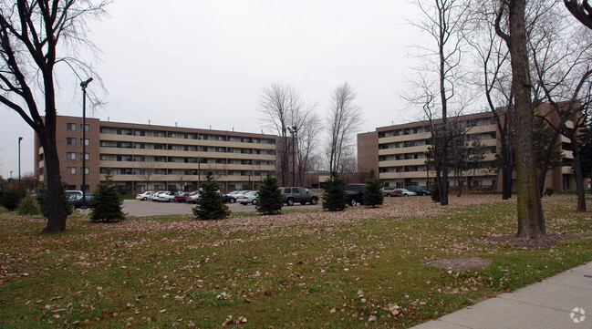 Fraser Woods - Fraser Woods Apartments