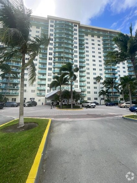 Building Photo - 19390 Collins Ave Rental