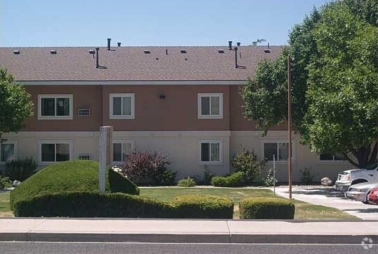 Primary Photo - Winnemucca Manor Apartments