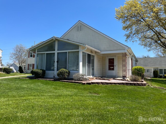 Building Photo - 333N Newport Way