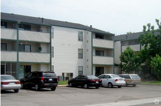 Primary Photo - Greenway Park Apartments