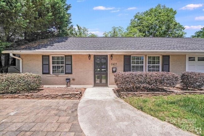 Building Photo - 2417 Laburnum Ave Rental