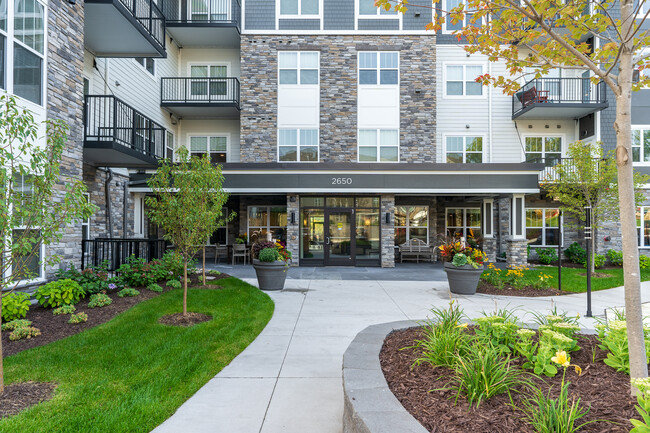 Amira Roseville 55+ Active Adult Living - Amira Roseville  55+ Active Adult Living Apartments