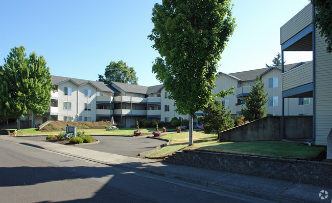 Building Photo - Camelot East Apartments