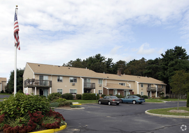 Primary Photo - Essex Village Apartments