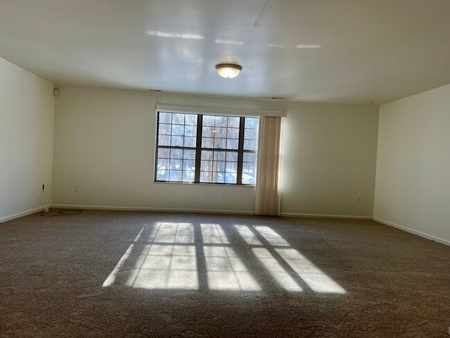 Building Photo - Isle Royal Apartments