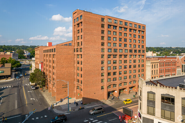 Building Photo - Plaza on the Green Rental