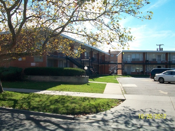 Primary Photo - 1901 W Pryor Ave Apartments