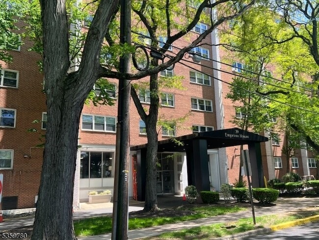Photo - 39 E 39th St Rental