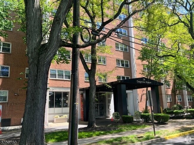 Building Photo - 39 E 39th St Rental
