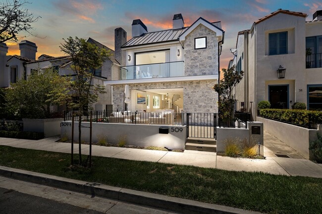 Building Photo - 509 Carnation Ave Rental
