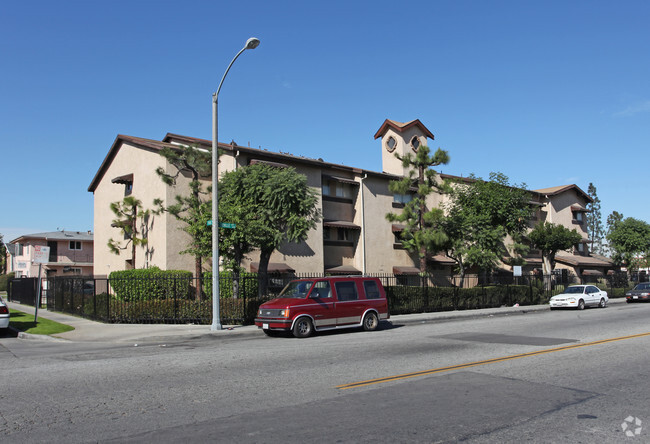 Building Photo - Pine Place Apartments