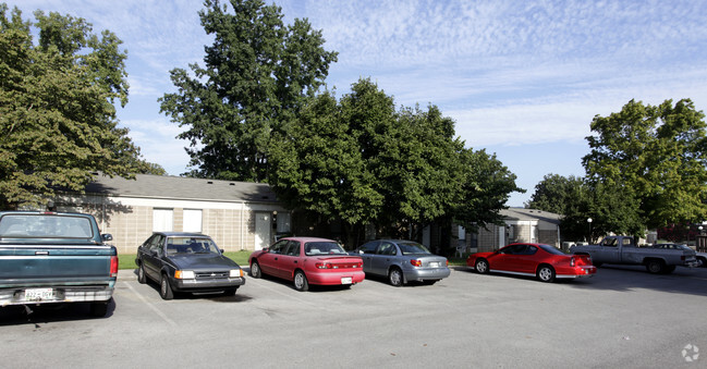 304 Locust St - Spring Place Apartments - Spring Place Apartments