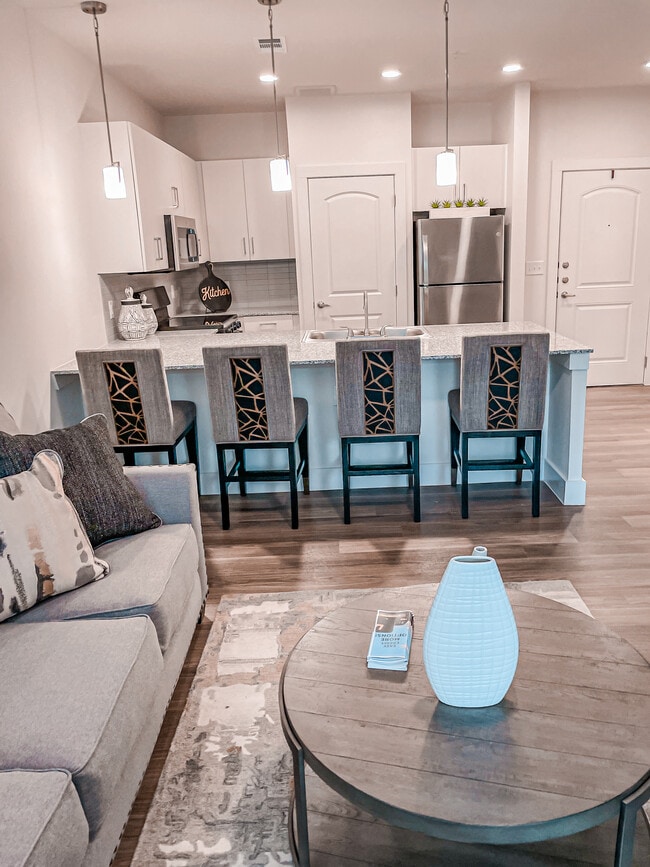 Avanti Legacy Valor Heights SENIOR LIVING Apartments McAllen, Texas