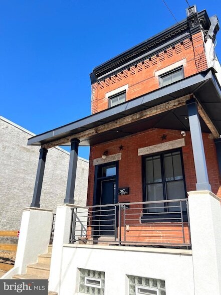 Building Photo - 3801 Poplar St Rental